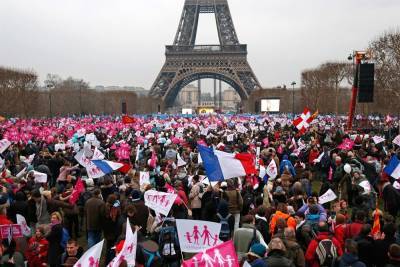 Во Франции протестующих против обязательной вакцинации разогнали слезоточивым газом
