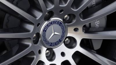 Компания Mercedes показала салон нового SL 2022 года
