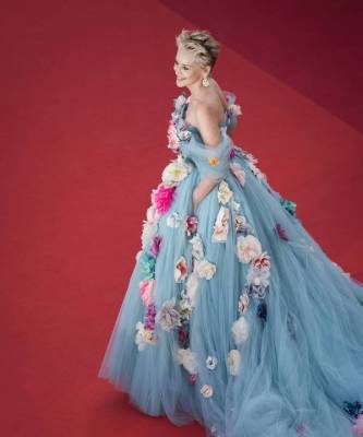 Из райского сада: Шэрон Стоун в платье, усыпанном бутонами роз на Каннском кинофестивале