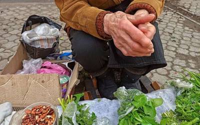В Черкассах сами собой исчезают рынки - бабушкам нигде торговать овощами