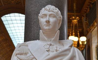 Le Monde: Макрон упускает случай помириться с Россией у могилы Наполеона