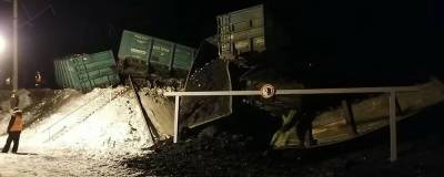 34 вагона двух грузовых поездов сошли с рельсов в Забайкалье