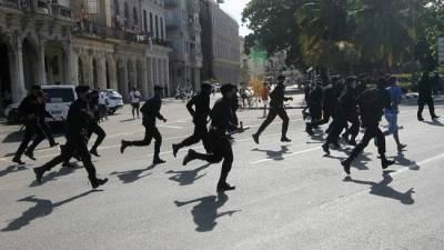 Президент Кубы заявил о нападениях на своих сторонников в ходе уличных беспорядков