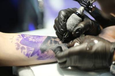 Ученые обнаружили в красках для татуировок опасные для жизни вещества