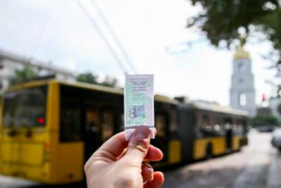 В Киеве отказались от бумажных билетов в транспорте: как оплатить проезд