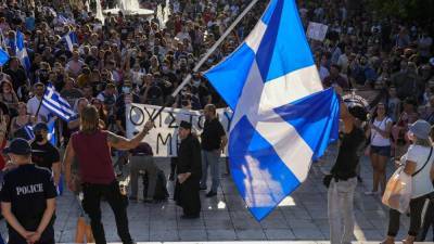 Протесты в Афинах и Париже