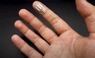 Инженеры из США научились заряжать технику потными пальцами