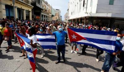 На Кубе заявили о множестве раненных в столкновениях с протестующими сторонников властей