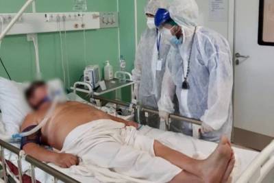 Печорские монахи будут дежурить в «инфекционке» и причащать COVID-пациентов