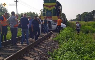Под Львовом поезд протаранил авто, есть жертвы - korrespondent.net - Украина - Львов - Львовская обл. - район Львовский