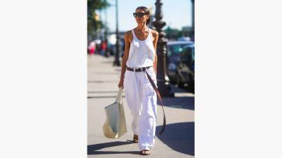 Белые джинсы — обязательный элемент городского летнего гардероба