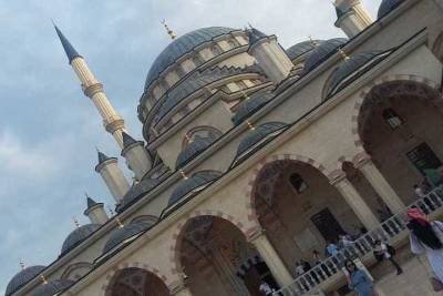 В мечети Чечни не пустят непривитых верующих
