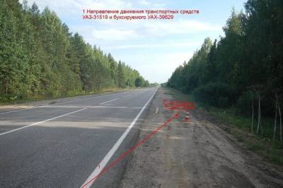 В Костромской области водитель перевернул в кювет сразу два УАЗика