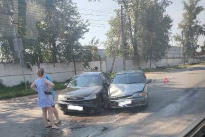 Два автомобиля не поделили дорогу в Тверской области
