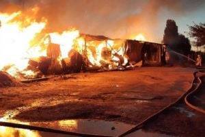 В Харькове произошел масштабный пожар на складе с древесиной. ВИДЕО