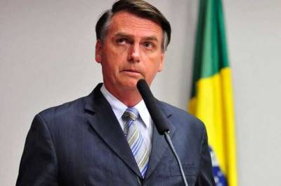 Неделю не прекращается икота: президента Бразилии госпитализировали
