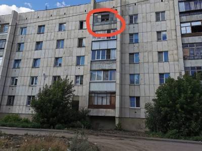 На Южном Урале девушку чуть не убила скинутая с 5 этажа бутылка с водой
