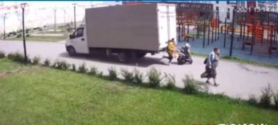 В Тюмени водитель «Газели» снёс женщину с коляской