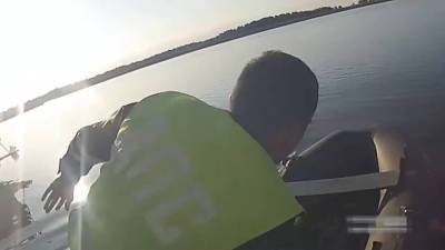 ЧП. По земле и воде: нарушитель вынудил инспекторов сменить машину на лодку