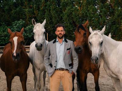 Заклинатель лошадей: как Санти Серра Кэмпс продвигает идею свободы в конном спорте