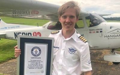 Юный британец облетел земной шар, установив рекорд