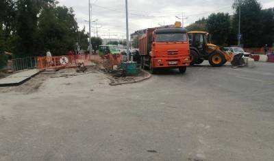 В Тюмени на улицах Мориса Тореза и Червишевский тракт крупная пробка из-за ремонта