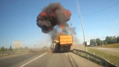 Огненное ДТП с грузовиками под Пермью попало на видео
