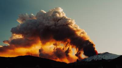 Извержение Этны: тучи пепла поднялись на десять километров