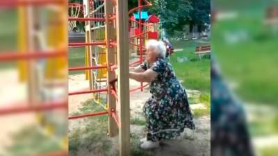 99-летняя "железная бабушка" из Воронежа выполнила 39 приседаний