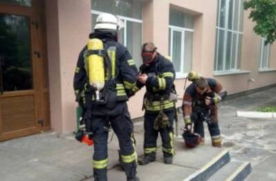 Спасатели бросились на помощь 12-летнему киевлянину: "в многоэтажке попал..."