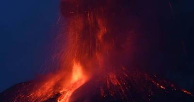 Вулкан Этна активизировался на Сицилии - видео