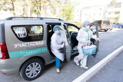 Фонд святой Екатерины передал новые автомобили в больницы Свердловской области