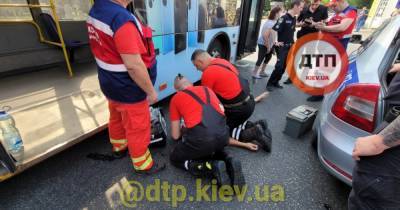 В Киеве водитель троллейбуса умер за рулем (ФОТО)