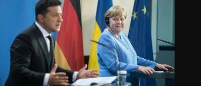 «Скажите спичрайтерам: Зеленский у Меркель нес полную дурость» –...