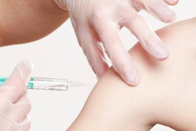 Попова: две российские вакцины уже прошли три этапа испытаний