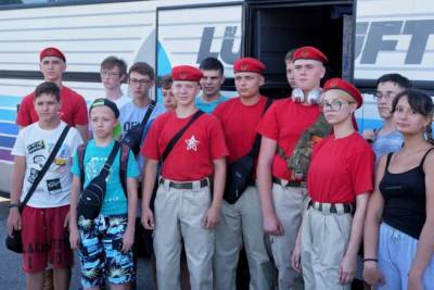 Дети из ДНР уехали в российские лагеря