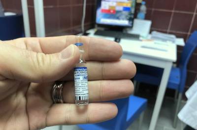 «У нас своих хватает»: Песков сообщил о допуске зарубежных вакцин в Россию