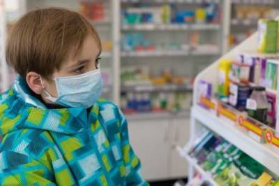 В Раде запретили продавать лекарства детям