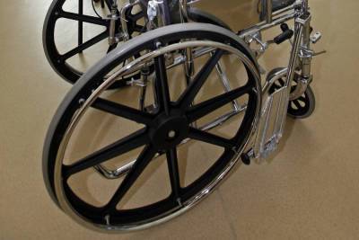 Паралимпийской чемпионке на инвалидной коляске закрыли вход в магазин