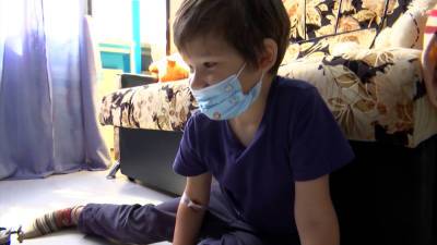 Зрители ТВЦ помогли собрать деньги на лечение Дениса Дмитриева