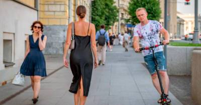 Фото девушки со спины напротив Кремля восхитило московских мужчин
