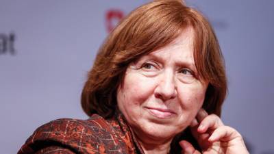 Светлана Алексиевич - Ольга Токарчук - Алексиевич не смогла улететь из Берлина из-за "бомбы" - vesti.ru - Белоруссия - Берлин