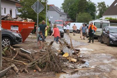 Число жертв наводнения в Германии достигло 33