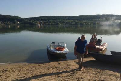 В Белгородской области на водохранилище моторная лодка зацепила 19-летнюю девушку