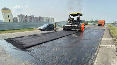 Технологию "Сларри Сил" для ремонта дорог апробируют в Бресте