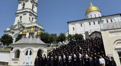 Более 300 представителей монастырей УПЦ со всей страны собрались в Почаевской лавре