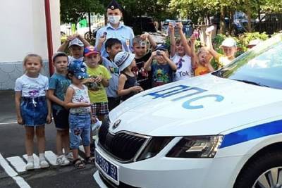 Дорожные инспекторы Серпухова рассказали дошкольникам о безопасности
