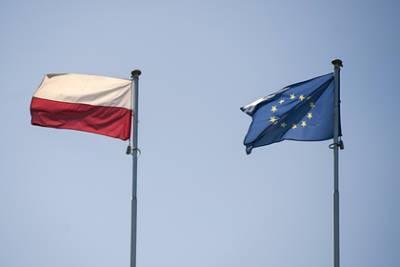 ЕС потребовал от Польши отменить судебную реформу