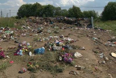 В Ярославле с кладбища перестали вывозить мусор