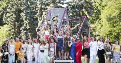 Освободить женщину от стереотипов: в Киеве состоялось открытие скульптуры Nova